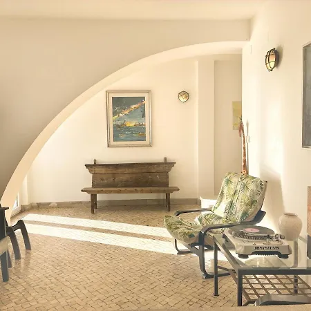 Oceanfront - Terrace & Sunrise Sea View Feriehus *